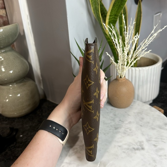 Louis Vuitton Monogram Bucket Pouch - Picture 9 of 15